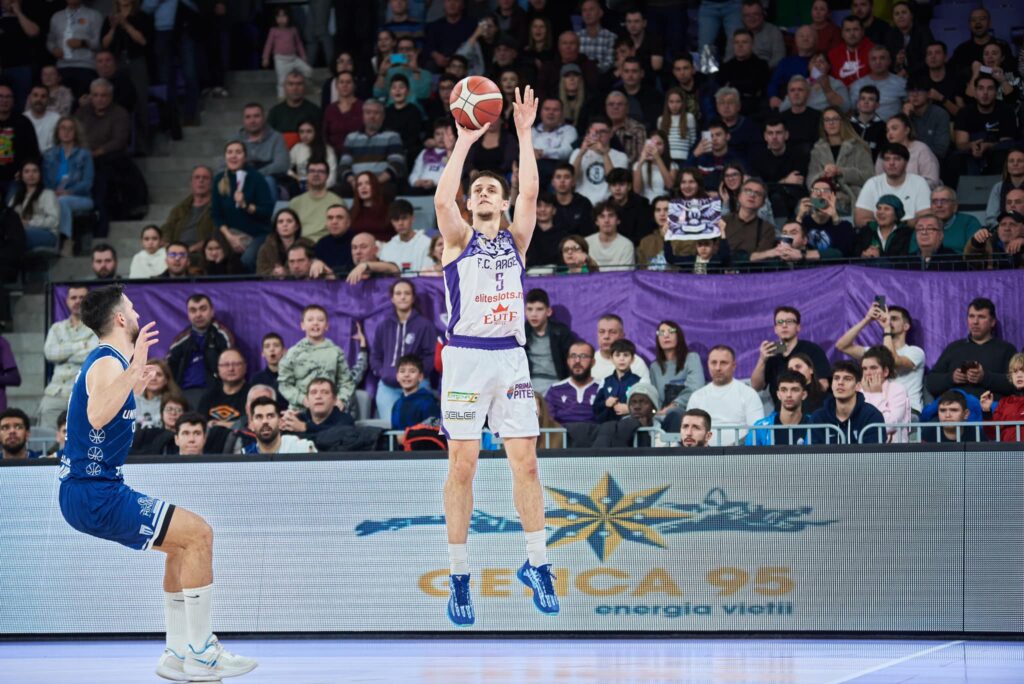 Este derby alb-violet la Pitești Arena!