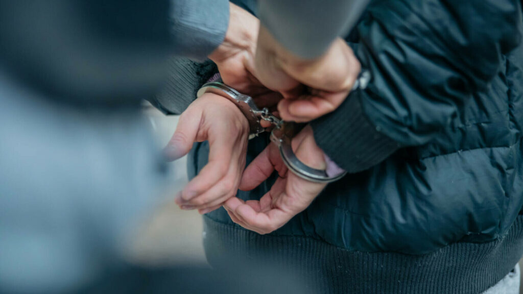 Cruzime extremă la Călinești! Un bărbat a fost reținut după ce și-a bătut câinele până l-a ucis