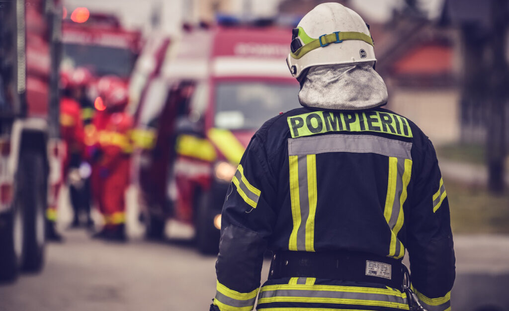INCENDIU DEVASTATOR ȘI INTERVENȚIE CONTRACRONOMETRU