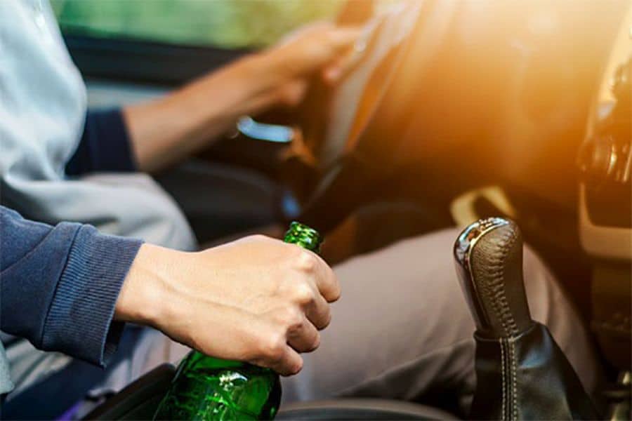 Pericol în Costești: Un șofer băut și fără permis a pus viața oamenilor în risc
