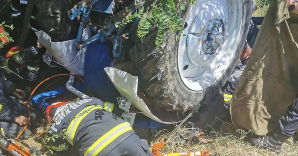 ACCIDENT MORTAL ÎN ARGEȘ TRACTOR RĂSTURNAT PESTE ȘOFER