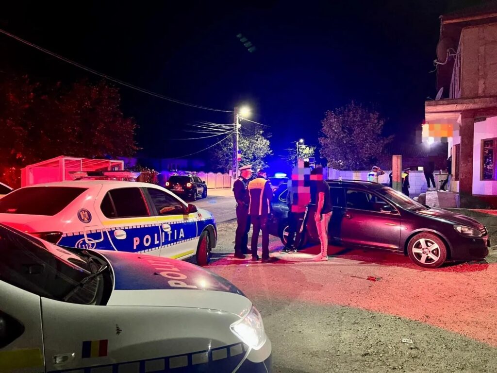 VIDEO – Au bătut un bărbat în mijlocul străzii! Doi tineri din Curtea de Argeș, reținuți
