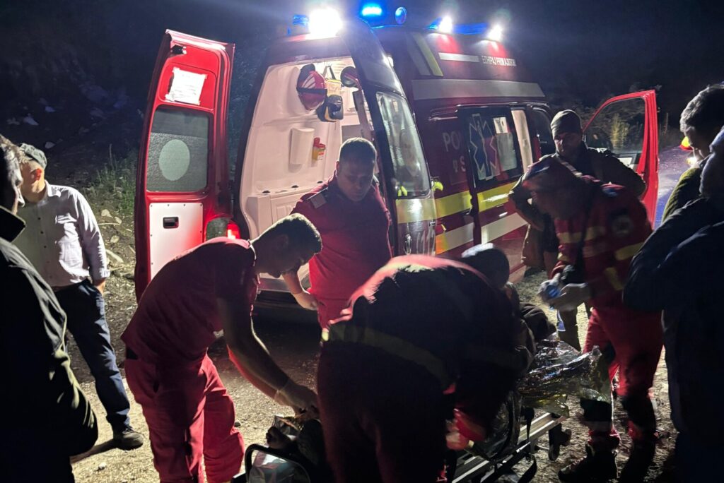 Un alt cioban a fost atacat de urs în Argeș. Bărbatul a ajuns, în această dimineață, la spital