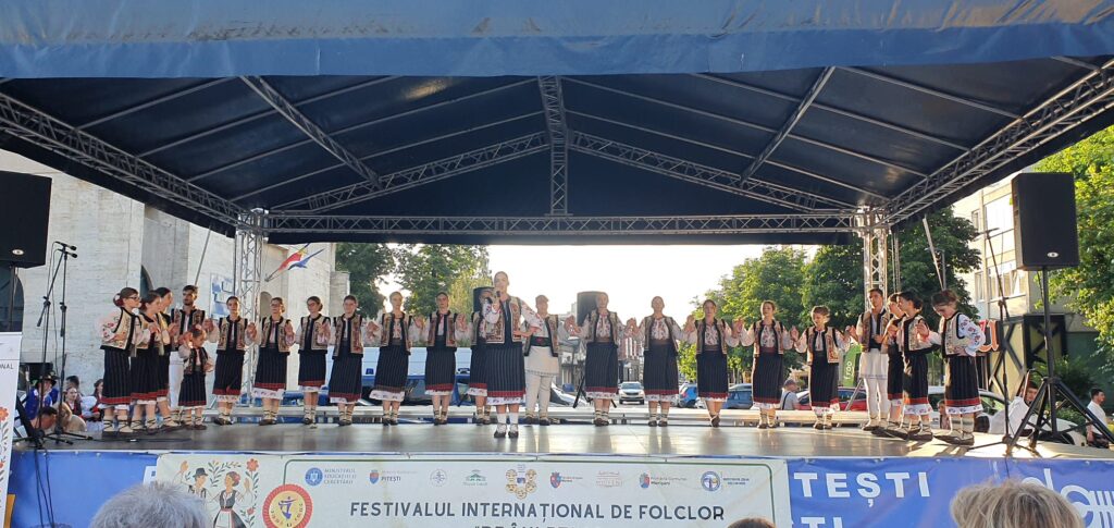 Festivalul Internațional de Folclor „Brâulețul” și-a deschis porțile la Pitești!