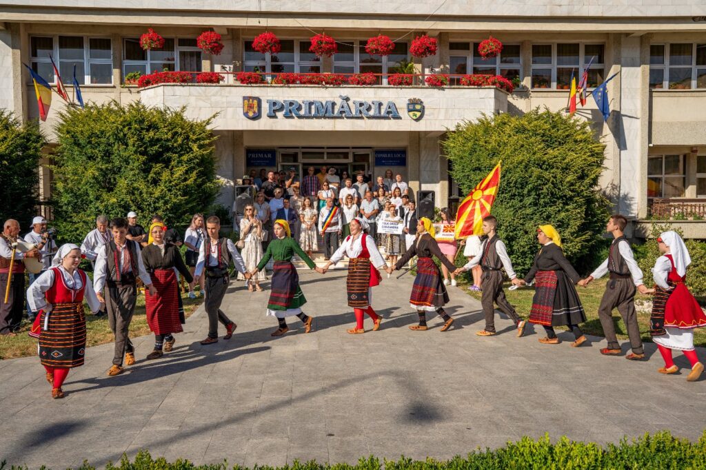 Festivalul Internaţional de Folclor „CARPAŢI” a poposit la Topoloveni!