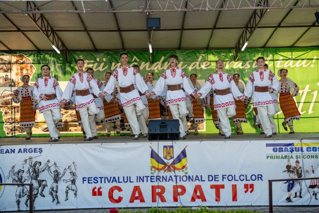 Astăzi, Festivalului Internațional de Folclor “Carpați” este la Mioveni!