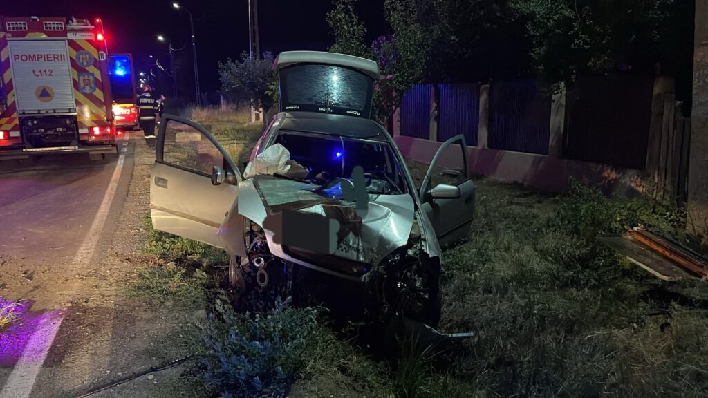 Noapte cu accidente în Argeș! Două mașini au părăsit șoseaua