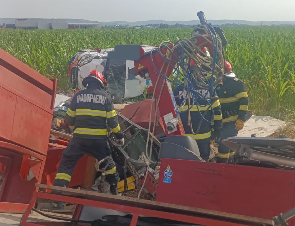 Accident neobișnuit pe A1! Două mașini s-au desprins de pe o platformă