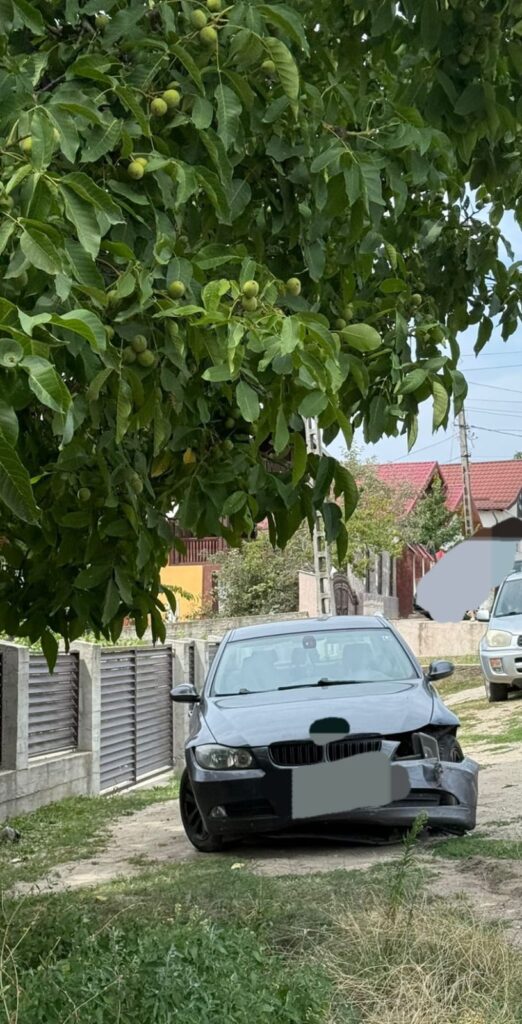 Accident rutier în comuna Coșești! Două persoane au avut nevoie de îngrijiri medicale
