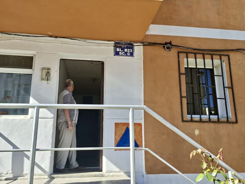 DOUĂ ADĂPOSTURI REABILITATE ÎN PRUNDU