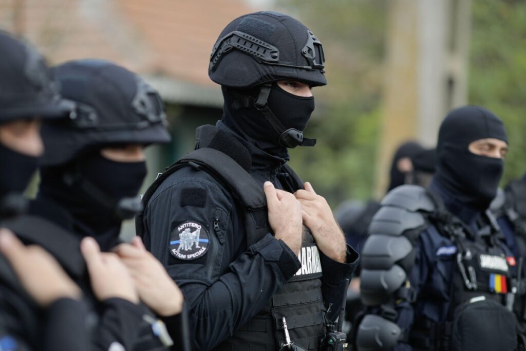 JANDARMII ARGEȘENI AU SALVAT UN BĂRBAT AFLAT ÎN STOP CARDIO RESPIRATOR