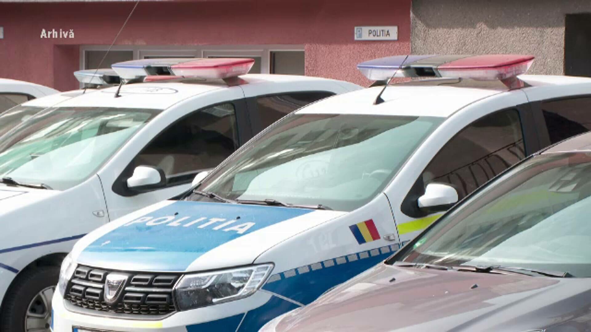 VIDEO: Polițiștii au blocat în trafic o mașină furată după o urmărire pe DN 73