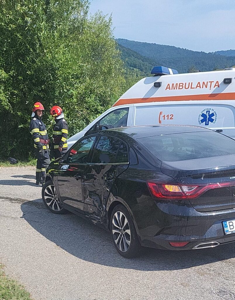 Accident rutier la Stoenești! Două persoane au avut nevoie de îngrijiri medicale