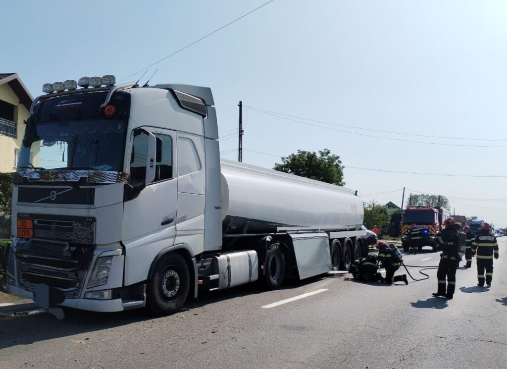 Argeș – Accident între un TIR și o autocisternă