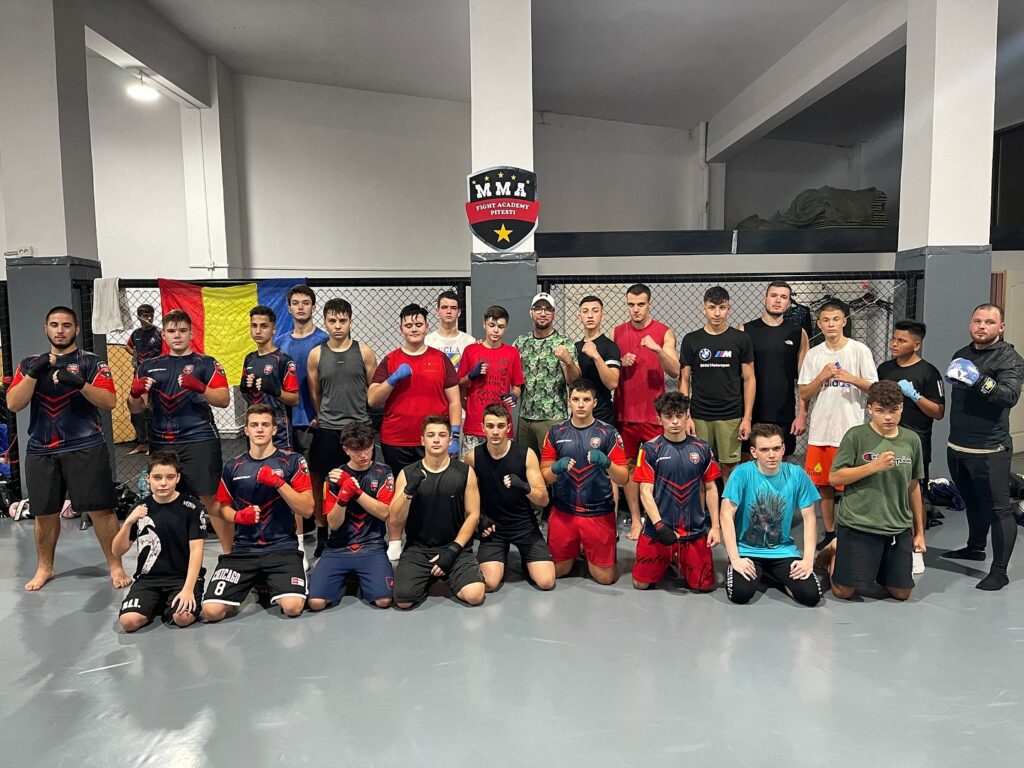 CAMPIONI ÎN FORMARE LA FIGHT ACADEMY PITEȘTI