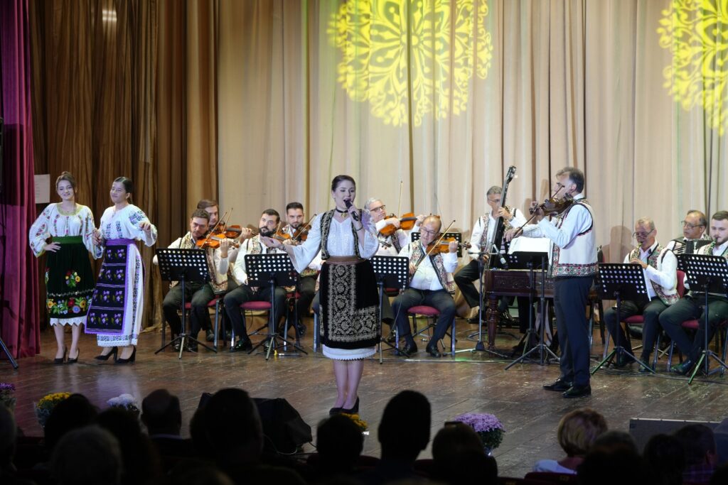 SPECTACOL ANIVERSAR DOINA ARGEȘULUI LA CURTEA DE ARGEȘ