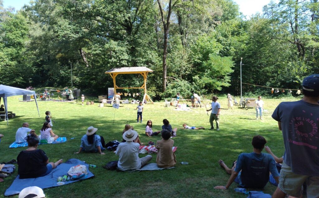 JUNGLA PĂLĂRIILOR – ARTĂ ȘI JOACĂ ÎN POIANA CULTURALĂ