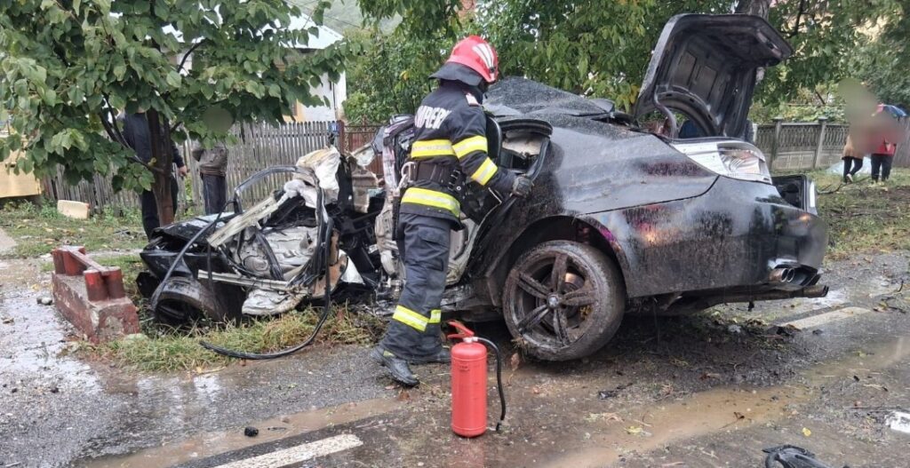 ACCIDENT MORTAL LA LEORDENI – MAȘINĂ DISTRUSĂ COMPLET