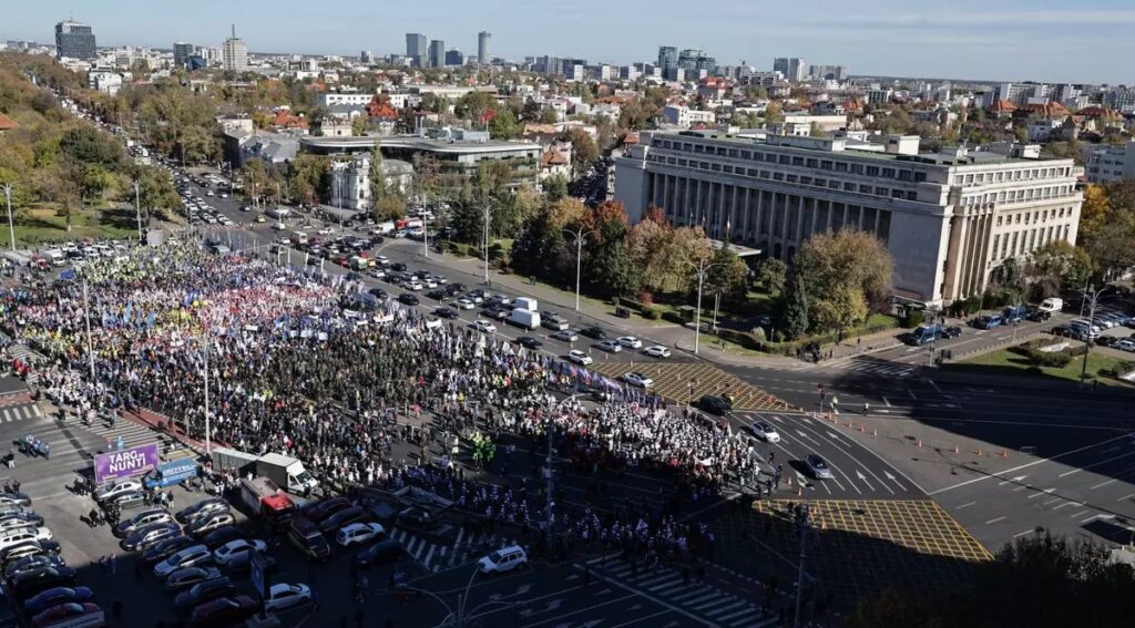 PROTEST APA CURTEA DE ARGES