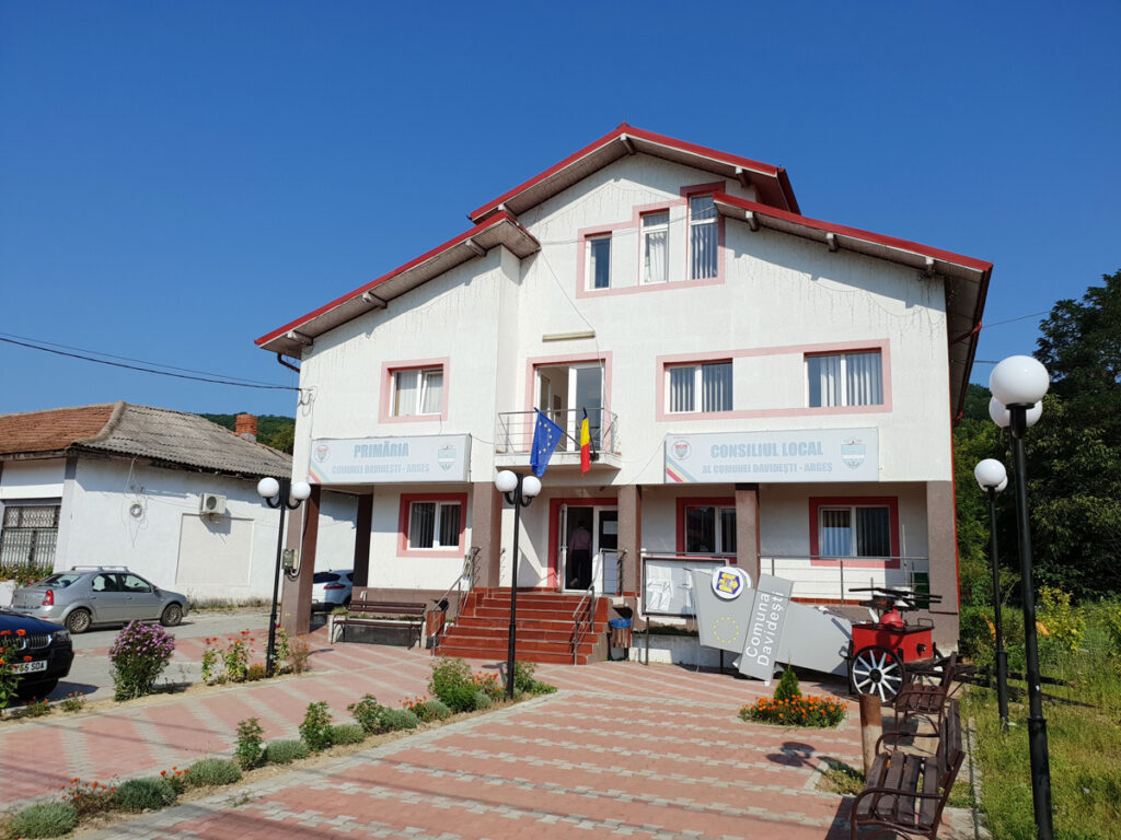 14 STRĂZI DIN COMUNA DAVIDEȘTI, MODERNIZATE