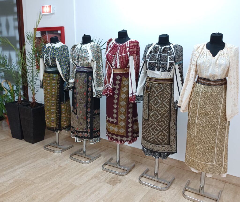 Expoziția „Doina Argeșului – 70 de ani de tradiție și folclor autentic”!