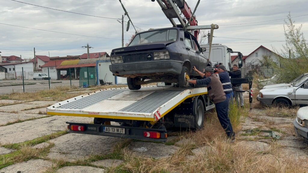 Piteștiul scapă de rable! Poliția Locală a ridicat șase mașini abandonate de pe domeniul public