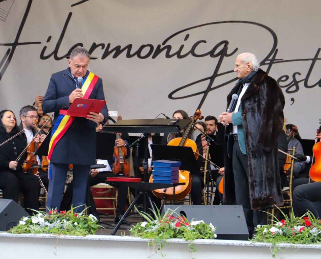 La mulți ani, Teatrul de Vară „Gheorghe Zamfir”!