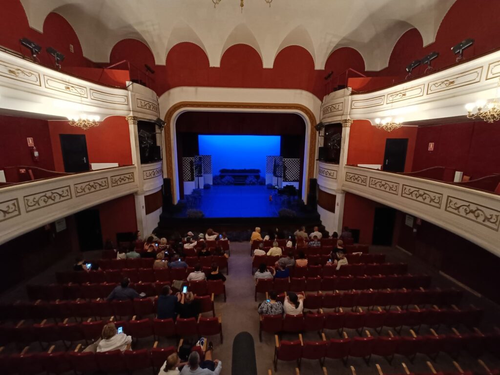 PREMIERĂ ABSOLUTĂ LA TEATRUL ,,ALEXANDRU DAVILA’’