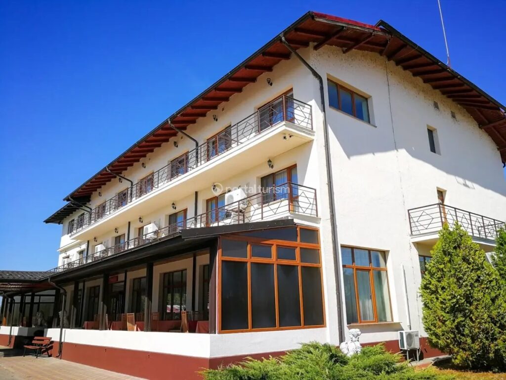 RESTAURANT PRIMITOR, CU GUSTURI AUTENTICE