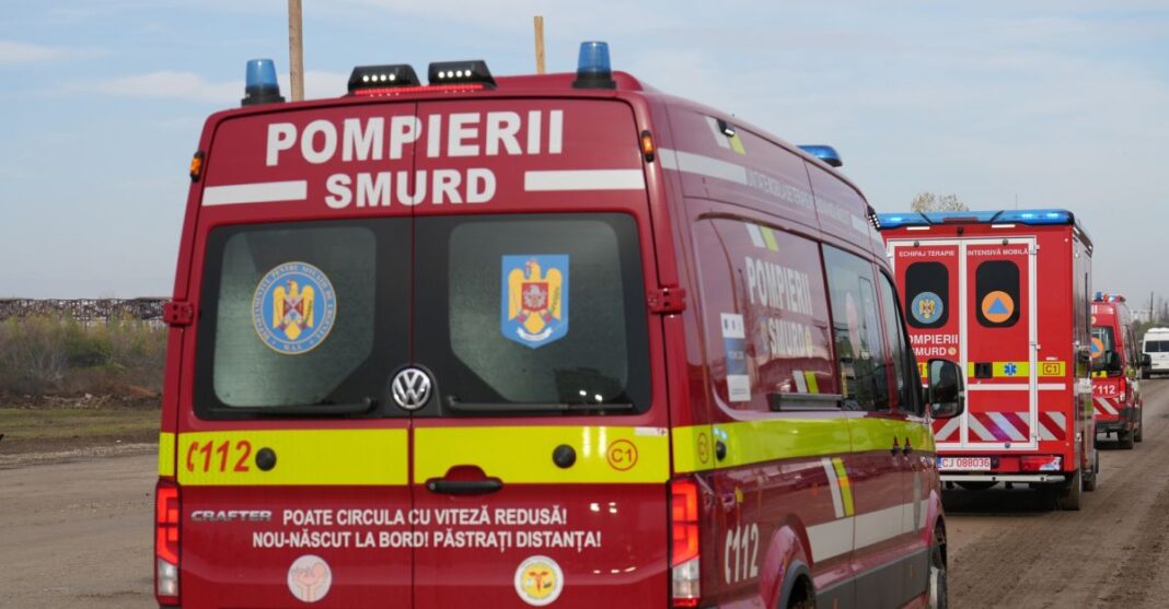 Coliziune serioasă între un autoturism și un motocultor, pe DN 65A, la Buzoești