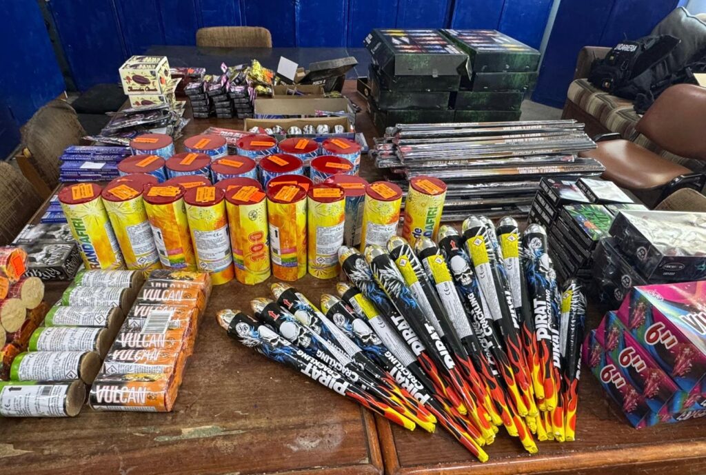 CAPTURĂ URIAȘĂ DE ARTIFICII ÎNAINTE DE REVELION