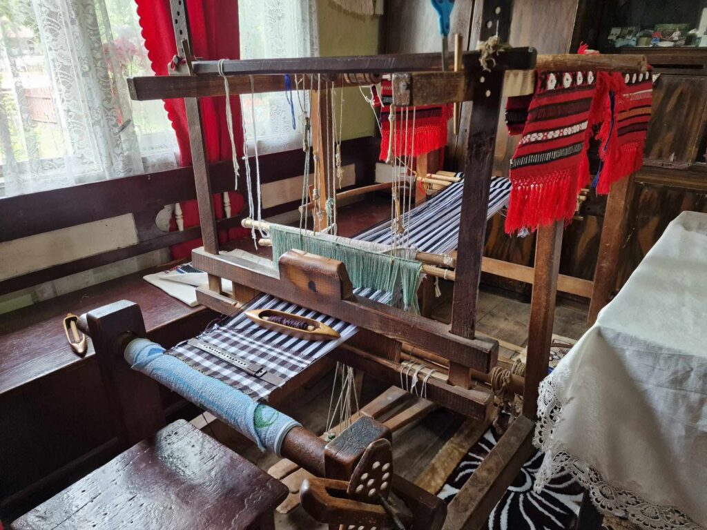 ARGEȘ – MEȘTEȘUGURI VECHI, DESCOPERITE DE COPII