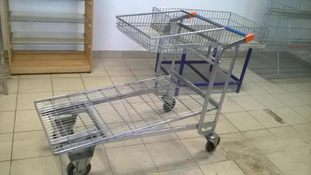 A ÎNCERCAT SĂ BAGE CĂRUȚUL DE CUMPĂRĂTURI ÎN LOGAN