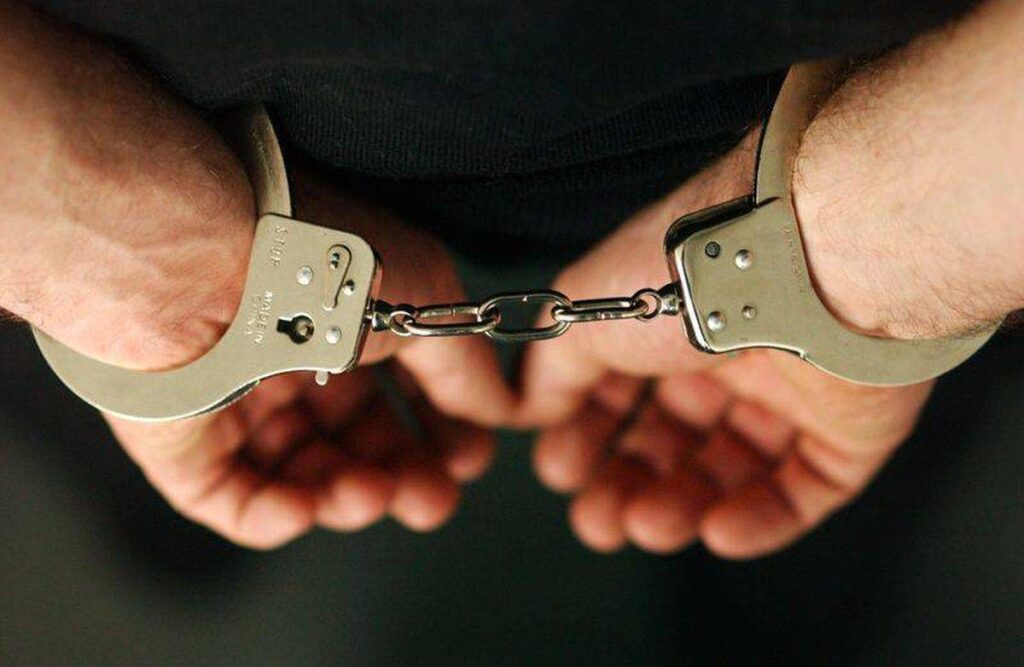 Prins în centru, pe bicicletă! Recidivist din Pitești, reținut de polițiști la o zi după ce a dat lovitura la Bradu