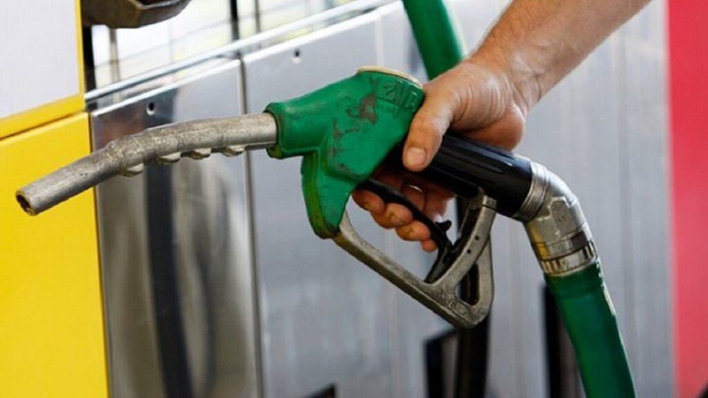 Motorina a explodat! Un plin de carburant a ajuns să coste aproape 500 de lei