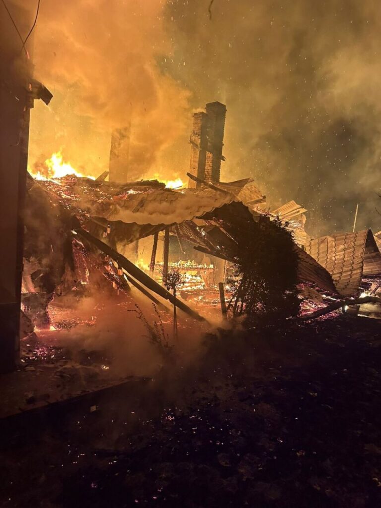 INCENDIU PUTERNIC ÎNTR O GOSPODĂRIE DIN HÂRTIEȘTI