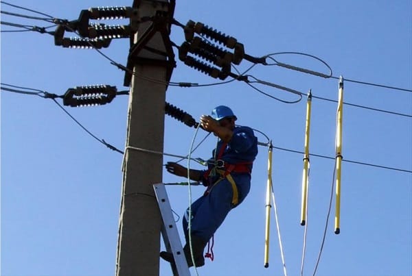 Pene de curent în Pitești: Distribuție Oltenia oprește alimentarea cu electricitate în zone și bulevarde importante