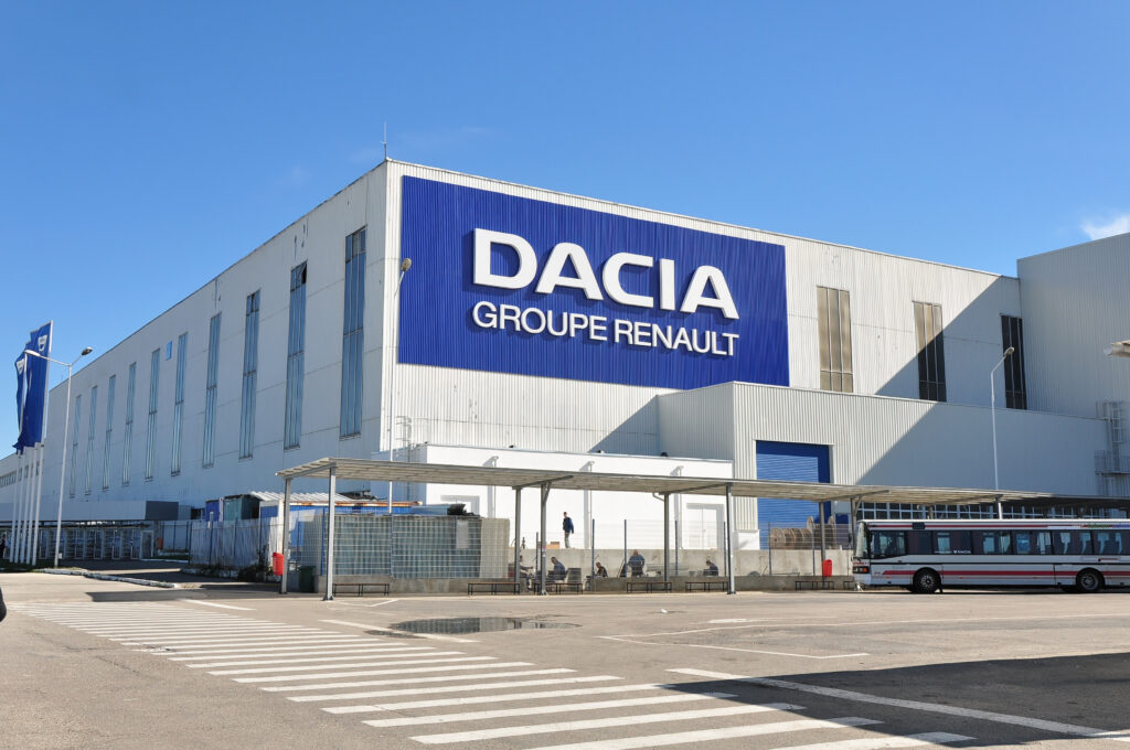 DACIA – SUME COLOSALE PENTRU A PLECA DIN COMPANIE