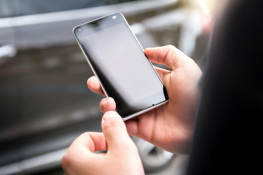 Facturi calculate strict la cursul BNR: Noua lege obligă operatorii de telefonie mobilă să elimine tarifele arbitrare