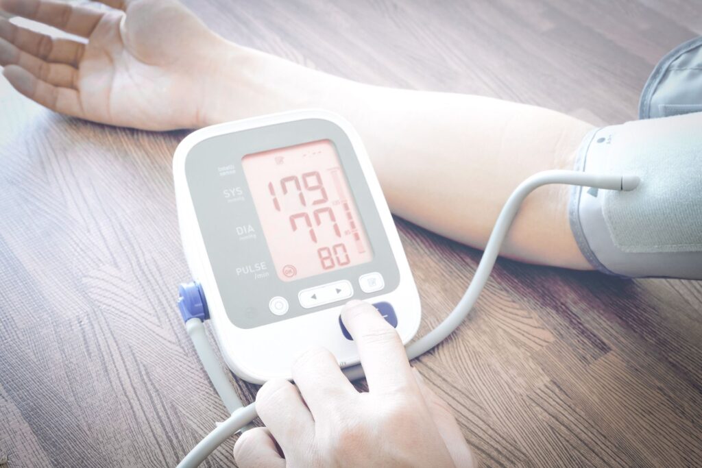 FACTORII CARE CRESC RISCUL