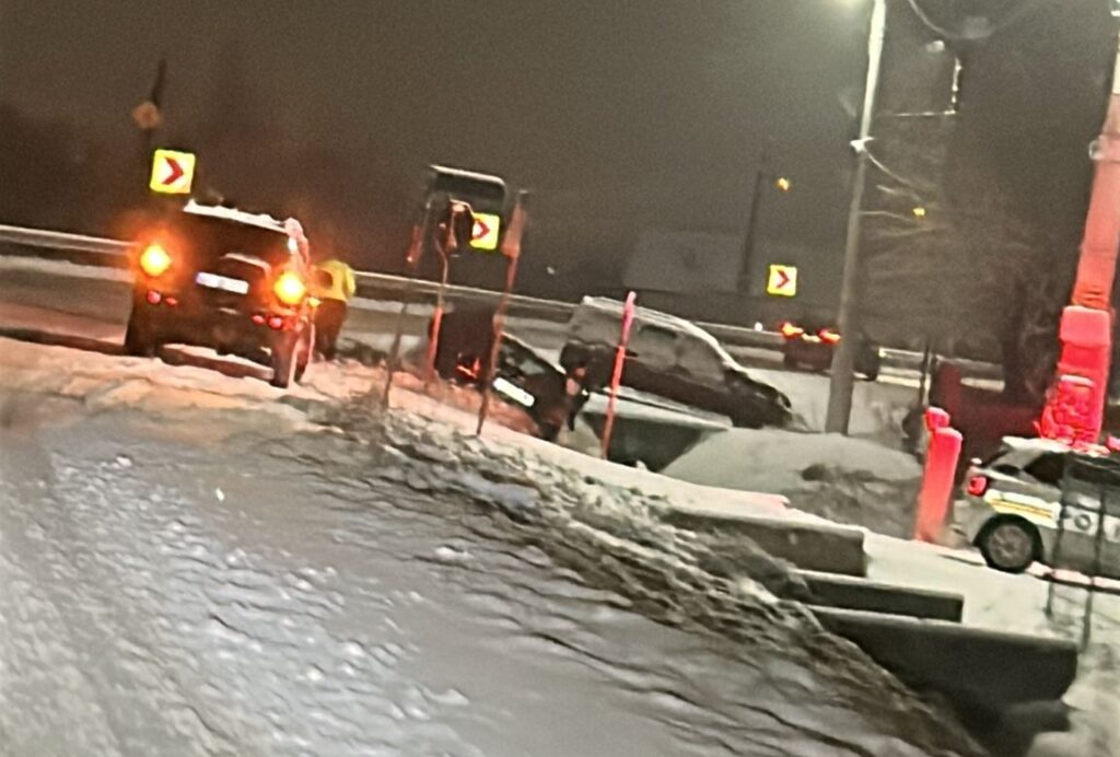 Accidente provocate de vremea rea în sudul țării. O femeie a murit, mai multe persoane au ajuns la spital