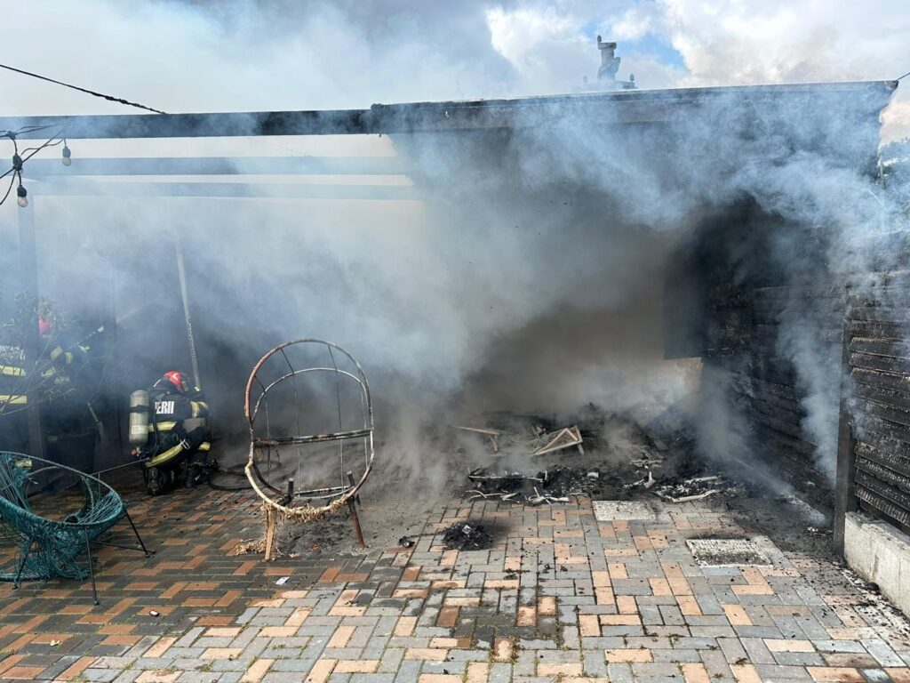 Alertă la Pitești! Incendiu violent pe Aleea Spitalului provocat de un scurtcircuit electric