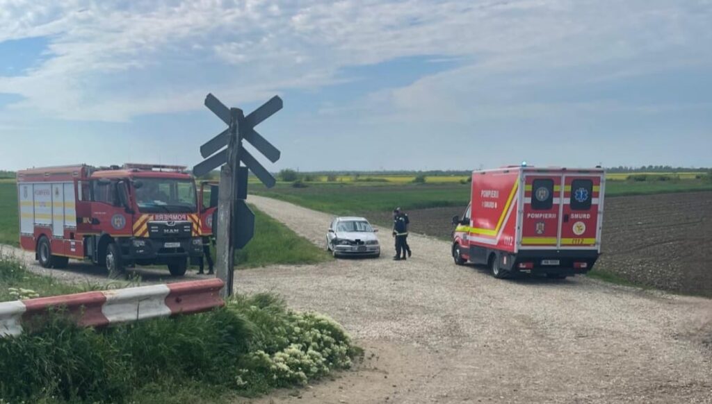 Panică la trecerea de cale ferată din Leordeni! Tren cu 50 de pasageri, implicat într-un accident
