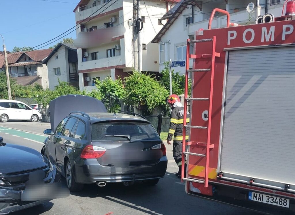 Accident în Pitești! Două autoturisme s-au ciocnit, iar o persoană a ajuns la spital