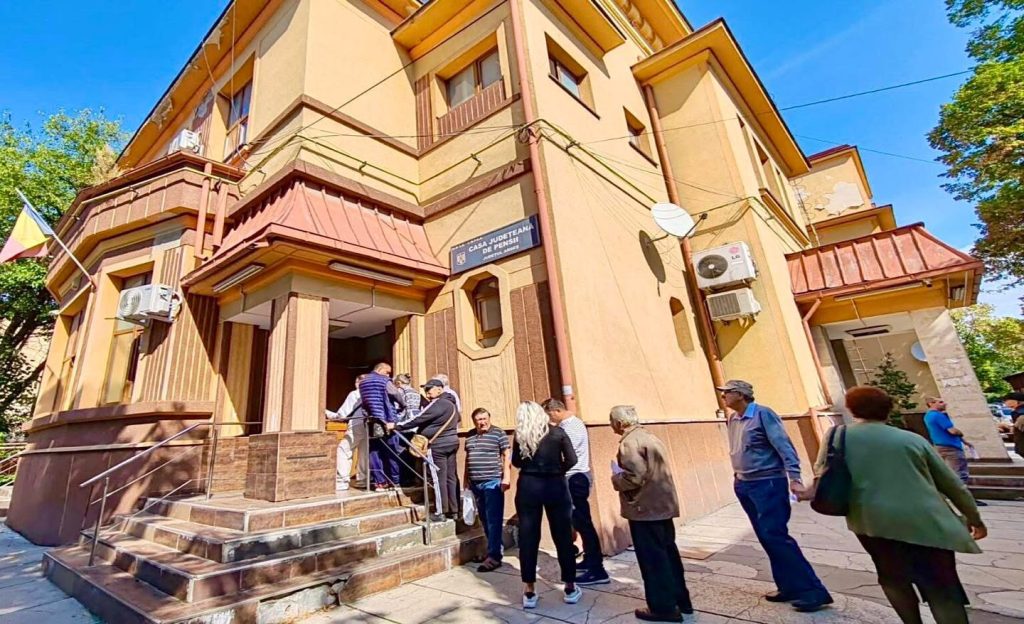 Decembrie aduce sume suplimentare pentru pensionari. Cine se califică pentru ele?