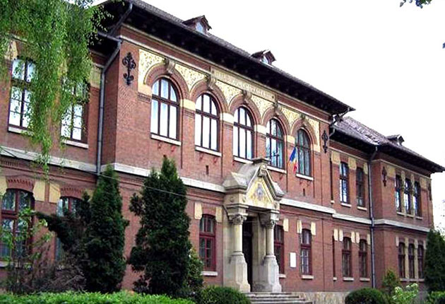 Încep lucrările la sala de sport de la Colegiul Brătianu din Pitești