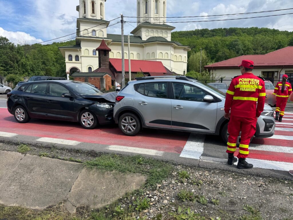 Accident rutier în Bascov! Două mașini s-au ciocnit la Valea Ursului