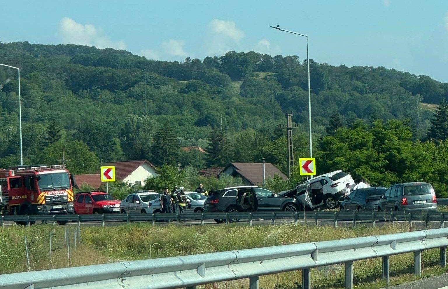Două persoane au rămas încarcerate în urma unui accident grav pe autostrada A1 Pitești – Curtea de Argeș