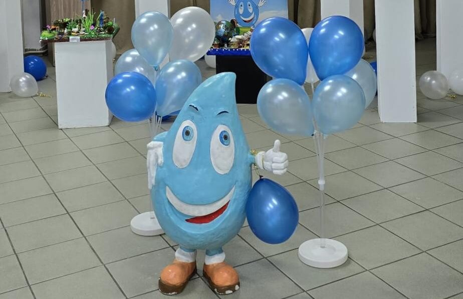 Mascota Piky a împlinit 23 de ani: Peste două decenii de educație ecologică pentru generații de elevi din Argeș