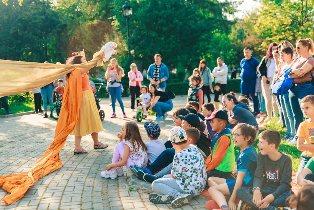 Programul PISTF 2026 continuă sâmbătă cu „Balul Soarelui și al Pământului”, un spectacol interactiv pentru copii în Piața Primăriei